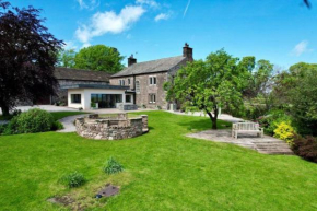 Elegant & spacious farmhouse with wonderful views